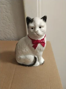 Cat With A Bow Cast Iron Still Bank - Picture 1 of 6