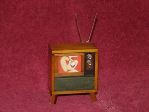 ORIGINAL VINTAGE WOODEN MINIATURE TELEVISION TV WITH THE TRIX RABBIT ON SCREEN - Picture 1 of 7