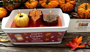 Kürbis Gewürz Sojabohnenkerze mit Herbstblättern und Kürbis. 10 Unzen Kerze - Bild 1 von 6