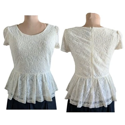 Novo com etiquetas Forever 21 tamanho M marfim paisley bordado renda peplum top casa romântica - Imagem 1 de 4