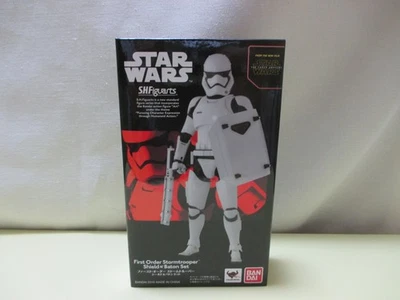 Bandai S.H. Figura Bastón Escudo Stormtrooper Primera Orden Figuarts Star Wars Foto 1 de 4