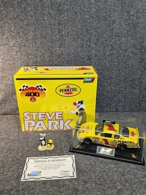 REVELL NASCAR 2001 Monte Carlo Pennzoil Looney Tunes Steve Park 1:24 Limited Ed. - Image 1 of 4