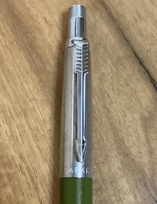 Hilos de latón verde oliva MCM Parker Jotter de colección anteriores a 1973 tapa domo hecha en EE. UU. Foto 1 de 4