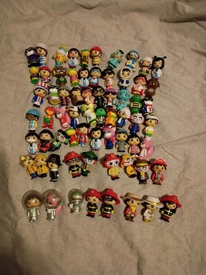 Lote de 67 figuras del mundo Ryans Foto 1 de 4