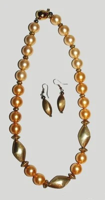 Muschelkernperlen  Collier  mit Ohrhänger  Elisabeth Naeem Kette Magnet       - Bild 1 von 2