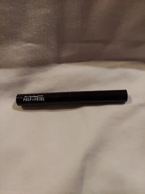 Mac Prep + Prime Lip Base - 1.7g /0.05oz  - Image 1 of 3