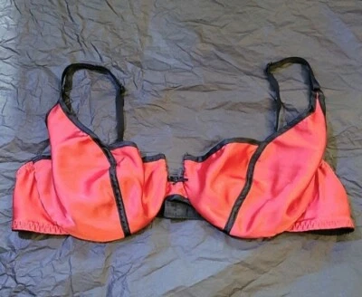 Lo último Sujetador Vintage Años 80 Rojo Negro Satinado Lirio de Francia 36 C Sexy Segunda Piel Estilo Foto 1 de 4