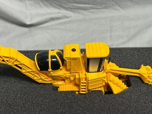 John Deere CAMECO CH3510 Sugar Cane Harvester Combine 1:50 ERTL NIB Resin - Picture 1 of 18