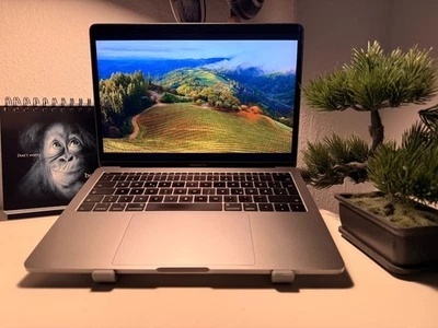 Apple MacBook Pro 13,3 Zoll (128GB SSD, Intel Core i5 7. Gen., 3,60GHz, 8GB RAM) - Bild 1 von 4