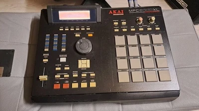 AKAI MPC 2000 XL BLACK - Image 1 of 4