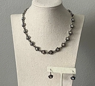 Collar y pendientes perforados Premiere Designs con diamantes de imitación AB flor tono plata Foto 1 de 4