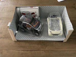 Maisto Smart ForTwo 1:18 Scale Diecast Black and White Model Car - Picture 1 of 17