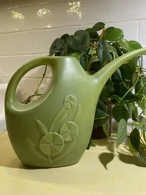 Lata de riego vintage años 70 pequeña Lustro Ware verde genial floral Foto 1 de 4