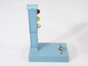 Signal Leuchten Tricolor Leuchtend Straßenfahrzeug aus Metall Höhe Von 14,5 CM - Picture 1 of 11