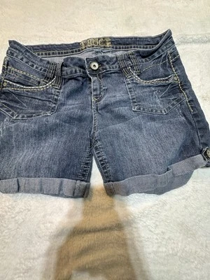TRUCE Rolled Up Stretch Blue Denim Jean Shorts Women's Size 17 EUC Medium Wash - Image 1 of 4