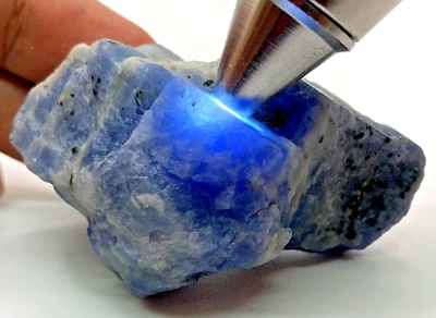 618CT. Rough Blue Sapphire Top Colors Natural UnHreated 100% - Image 1 of 4