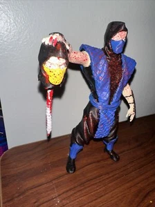 Mortal Kombat Sub Zero & Scorpion Fatality  - Picture 1 of 7