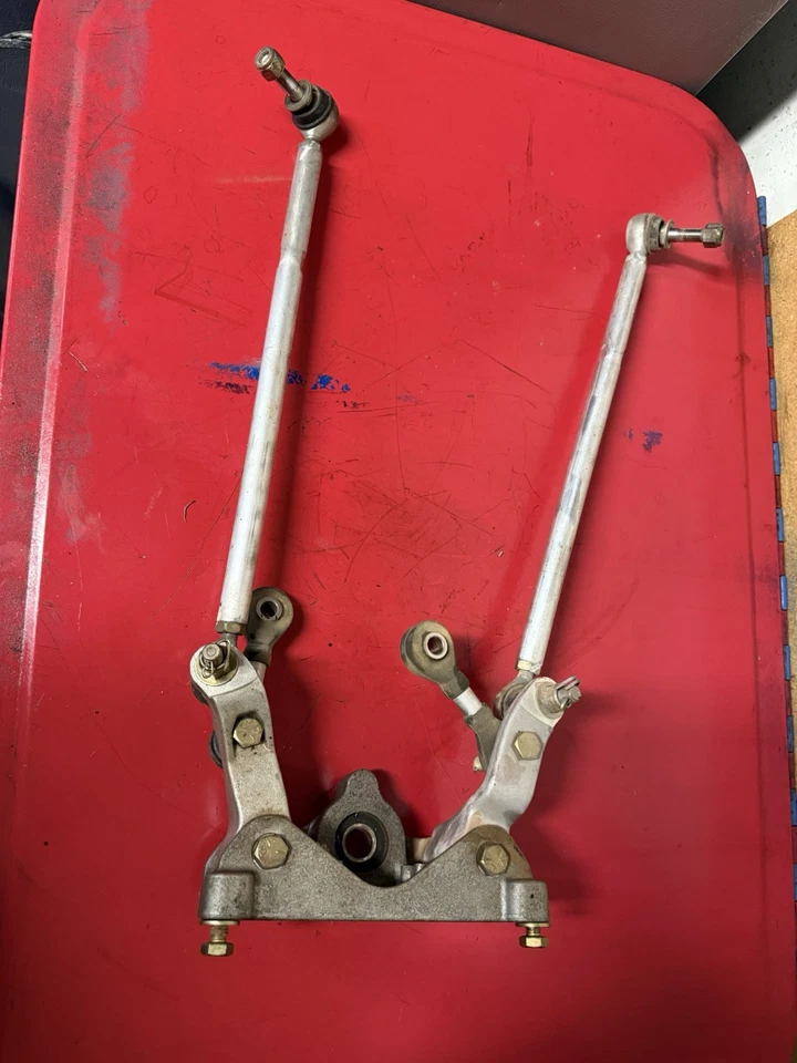 Polaris Outlaw 500 2006 vástago de dirección y barras de amarre Foto 1 de 3