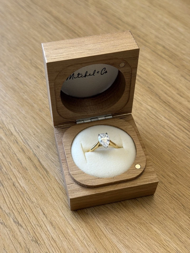 engagement ring size j 1.35ct pear diamond 18ct yellow gold D VS1 lab created - Image 1 of 4