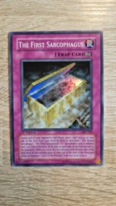 YuGiOh - The First Sarcophagus - AST-101 - 1st Edition / 1. Auflage - Super Rare - Bild 1 von 2