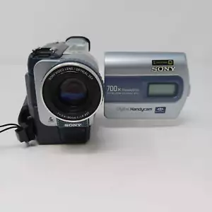 Sony DCR-TRV530 Digital8 Handycam Digital Video Camcorder - Picture 1 of 8