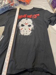 Mens M Friday the 13th Jason Voorhees Mask Spray Graphic Tee NWT - Picture 1 of 4