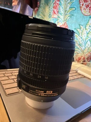Lente de zoom Nikon AF-S DX NIKKOR 18-105mm F/3.5-5.6 G ED VR - Imagem 1 de 4