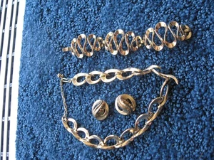 Trifari 16" Halskette, Clip Ohrringe, 7 1/4" Armband - goldfarbenes Metall - kein Set - Bild 1 von 11