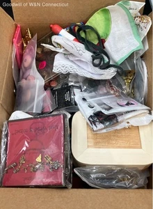 Box Lot of Craft 6.1 lbs - Picture 1 of 4