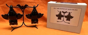 NEW 2025 Halloween Cracker Barrel 3 piece Hanging Bat Salt & Pepper Shaker Set - Picture 1 of 6