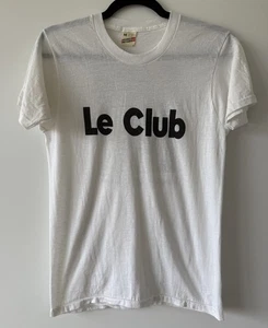 Vintage 80s Club Med Le Club Antidote For Civilization French Series T-Shirt - Bild 1 von 5