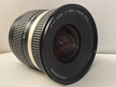 Lente Konica Minolta 11-18 mm F/4,5-5,6 D AF con cubierta delantera/trasera montura Sony A Foto 1 de 4