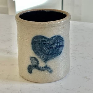 Vintage 1982 Rowe Pottery Works Cambridge Wisconsin Blue Heart Salt Crock - Picture 1 of 11