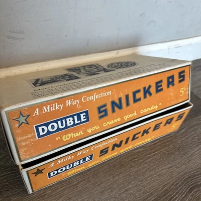 Antigua caja de dulces Snickers exhibición para caramelos Snickers de 5 centavos ¡RARO! Foto 1 de 4