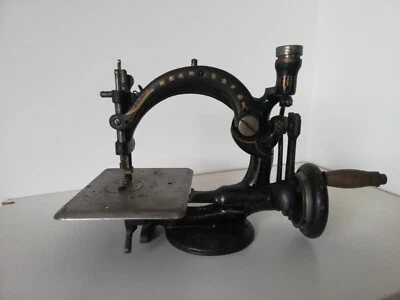 Ancienne Machine à Coudre Willcox & Gibbs N° 2948 - Photo 1/4