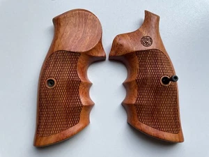 Decorative Target Grips Compatible For S&W, K/L Frame Square Butt Grips - Picture 1 of 7
