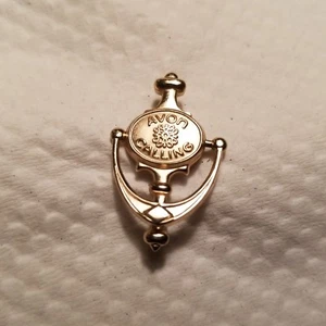 Sombrero con solapa Avon Calling Door de colección tono dorado - Imagen 1 de 3