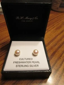 RH Macy and Company Fresh Water Pearl Sterling Silver - Picture 1 of 1