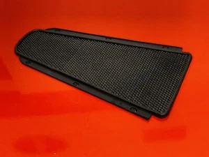 ALFOMBRA CENTRAL DE PISO DE GOMA NEGRA VESPA PRIMAVERA 125 HECHA ITALIANA - Imagen 1 de 5