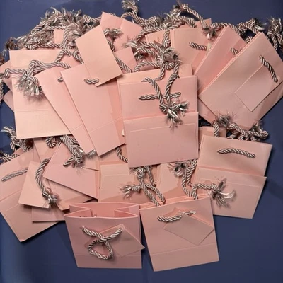 "28 mini bolsas de regalo rosas con asas bolsas de 4,5"" x 4"" para fiestas de boda" Foto 1 de 4