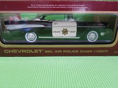 Road Legends Chevrolet 1957 Bel Air Police Chief 1:18 MEDALLA DIECAST NUEVO Foto 1 de 4