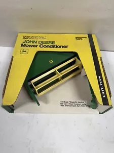 Attrezzo trattore fieno 1/16 John Deere trattorino pressofuso nuovo di ERTL - Foto 1 di 10