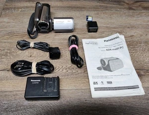 Panasonic SDR-H40P 40gb HDD Digital Camcorder Silver W Battery Charger *TESTED* - Picture 1 of 9