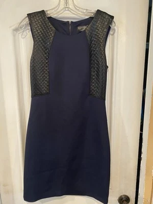 Vestido Vaina GUESS Azul Marino Imitación Cuero Borde Abierto Abierto Espalda Talla 12 Foto 1 de 4