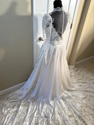 Vestido de novia talla 12 hermoso tren completo, largo, escote trasero abotonado Foto 1 de 4