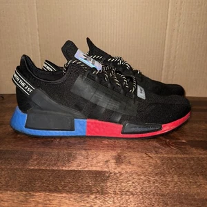 ๐ฅ Adidas Sneakers Mens Size 13 Black NMD R1 V2 Carbon Athletic Shoes FV9023 ๐ฅ - Picture 1 of 5
