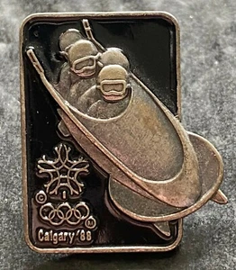 Pin esmaltado vintage de los Juegos Olímpicos de Calgary 1988 - trineo de equipo - Imagen 1 de 2