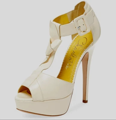 Sandalias de plataforma Charlotte Olympia Loretta con correa en T en blanco roto talla 38,5 $1090 Foto 1 de 4