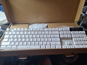 MageGee Tastatur und Maus Combo USB Kabelgebunden Hintergrundbeleuchtung Weiß Gaming RGB Beleuchtung - Bild 1 von 3