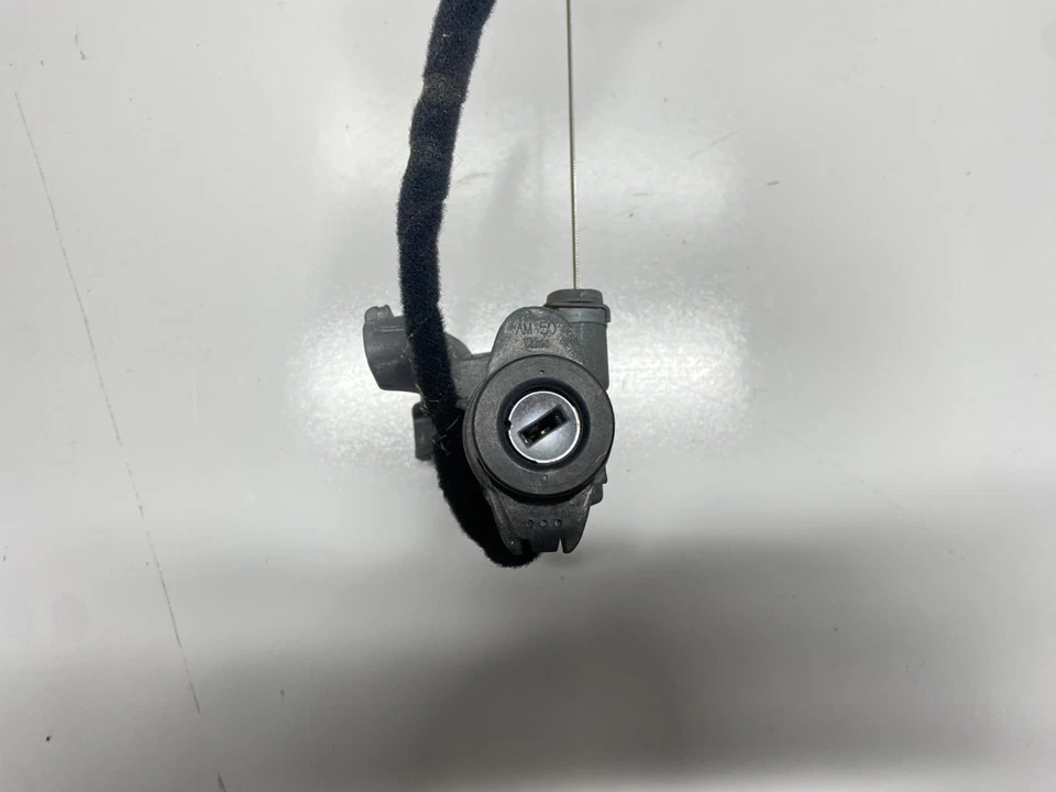 2001-2005 VOLKSWAGEN PASSAT IGNITION SWITCH WITHOUT KEY OEM - Image 1 of 4